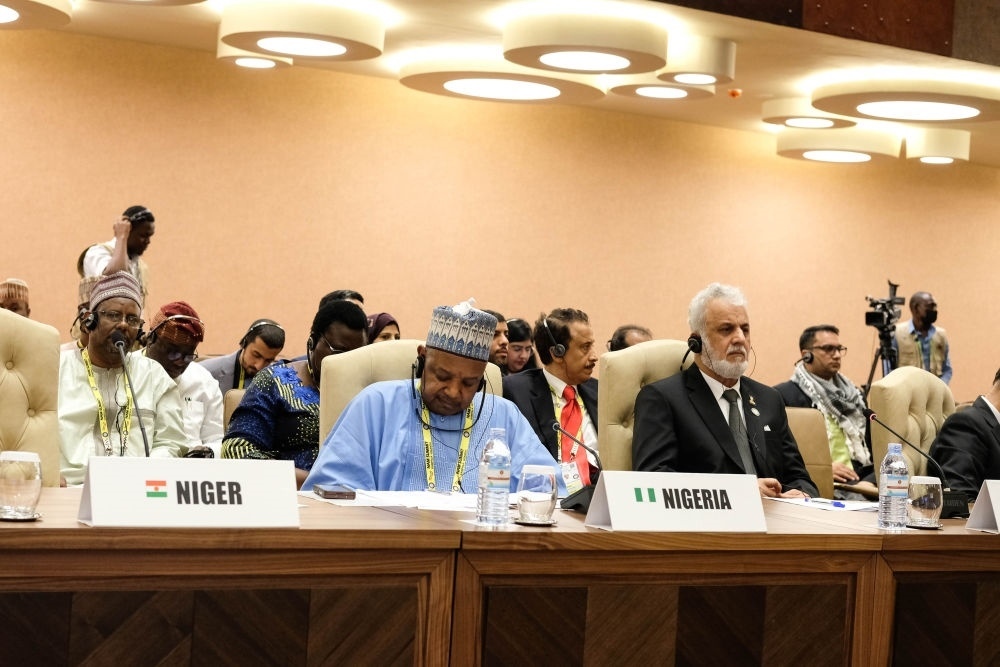 1月20日，與會代表出席在烏干達(dá)首都坎帕拉舉行的不結(jié)盟運(yùn)動(dòng)第19次峰會閉幕式。新華社發(fā)（阿佳拉·納瓦達(dá)攝）