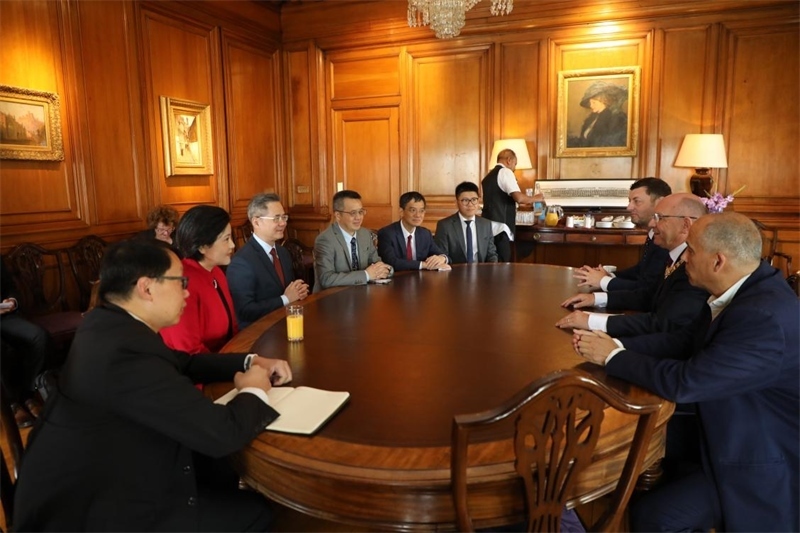 愛(ài)丁堡市政廳會(huì)見(jiàn)現(xiàn)場(chǎng)。中國(guó)駐英國(guó)使館供圖