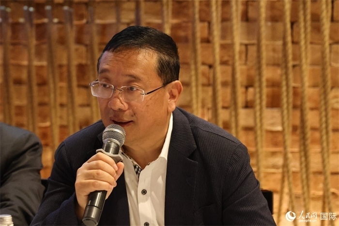 巴西文協(xié)主席上官建峰在座談會上致辭。人民網(wǎng)記者 陳海琪攝