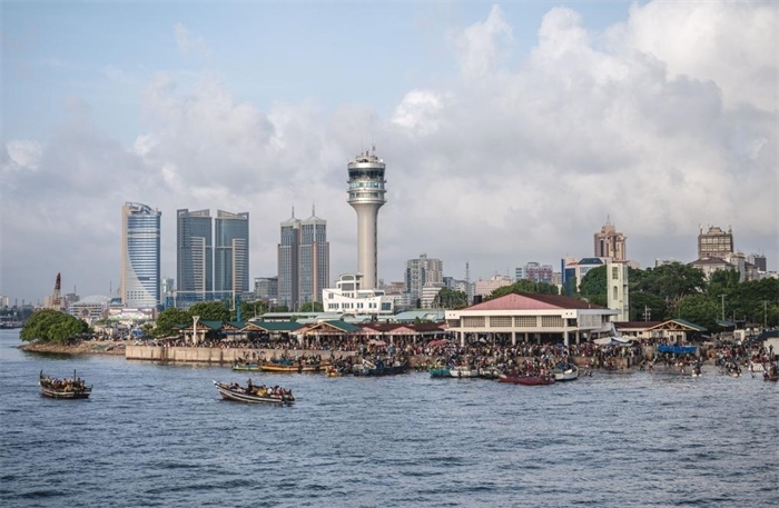 這是2023年12月29日拍攝的坦桑尼亞達(dá)累斯薩拉姆漁港。新華社記者王冠森攝