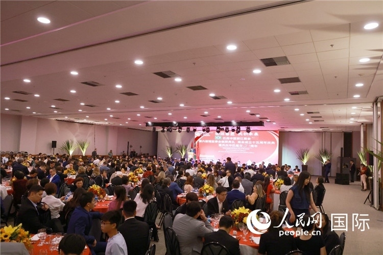 當(dāng)?shù)貢r間8月24日晚，巴西中國浙江商會第六屆理監(jiān)事會就職典禮在里約熱內(nèi)盧舉行。圖為就職典禮現(xiàn)場。人民網(wǎng)記者 陳海琪攝