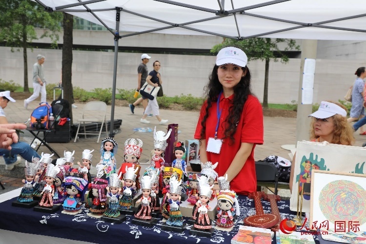 在今年活動(dòng)上，貴州代表團(tuán)設(shè)立的貴州非遺文化、“村BA”文創(chuàng)、貴州茶文化等展區(qū)。人民網(wǎng)記者 李志偉攝