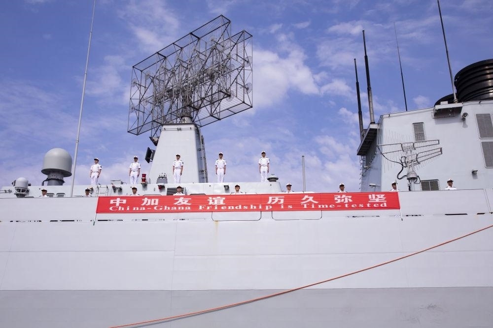 2023年6月27日，中國海軍第43批護(hù)航編隊(duì)抵達(dá)加納特馬港碼頭，開始對加納進(jìn)行為期4天的友好訪問。