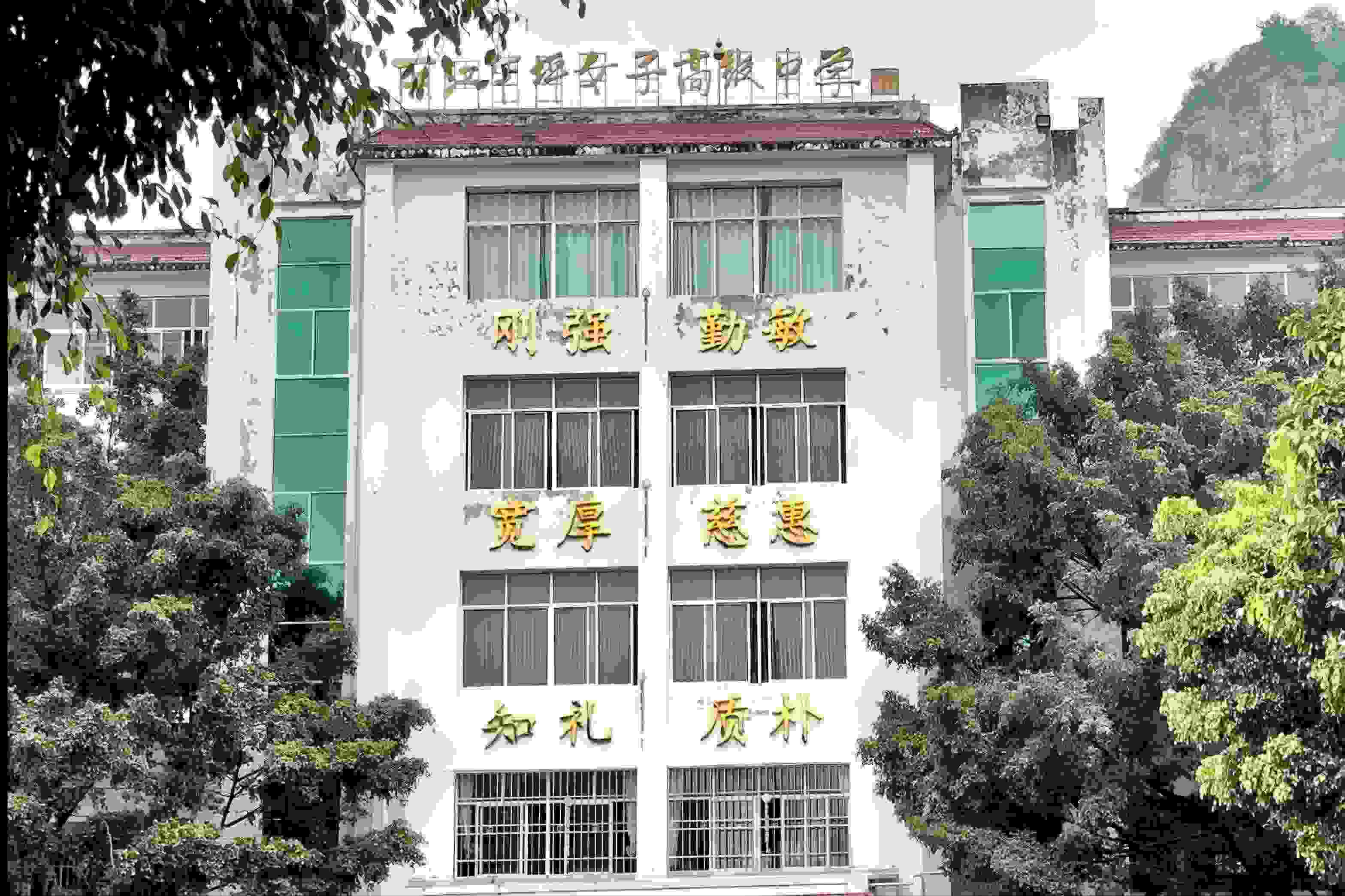 華坪女高教學樓。人民網(wǎng)記者 劉微攝