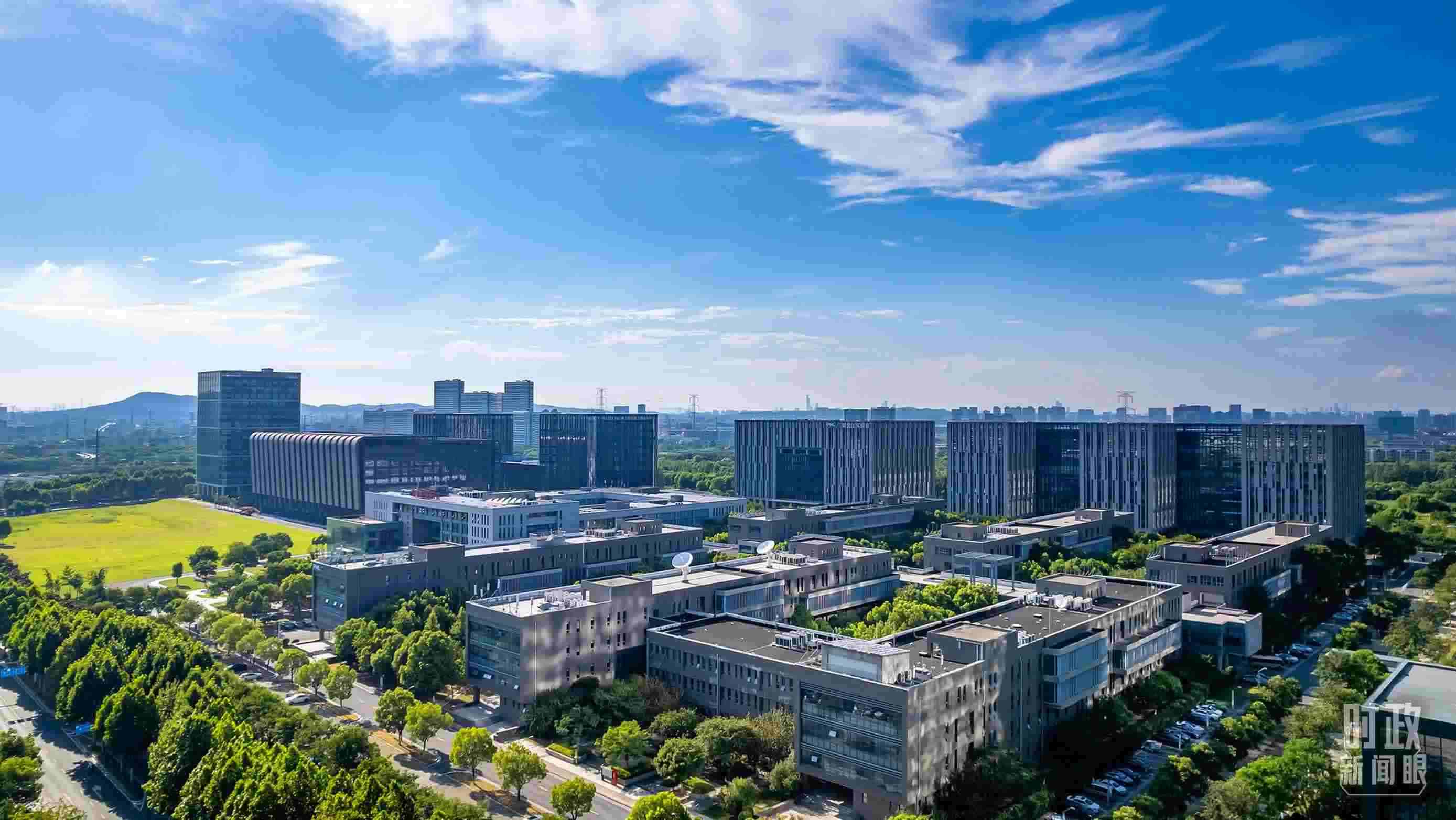  △2023年7月，習(xí)近平調(diào)研南京紫金山實(shí)驗(yàn)室，強(qiáng)調(diào)要為實(shí)現(xiàn)高水平科技自立自強(qiáng)立下功勛。（圖/視覺(jué)中國(guó)）