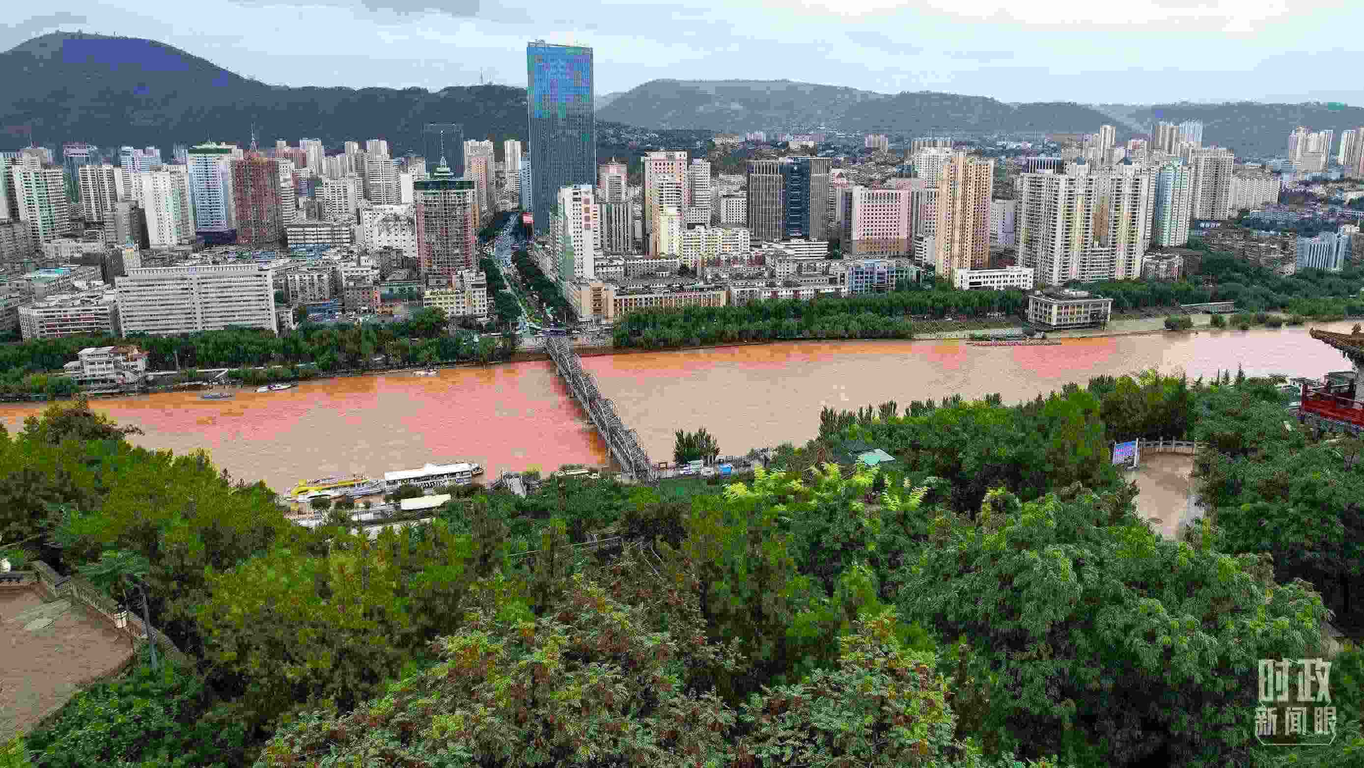 △黃河蘭州中山橋段。（總臺(tái)記者馬凌峰拍攝）