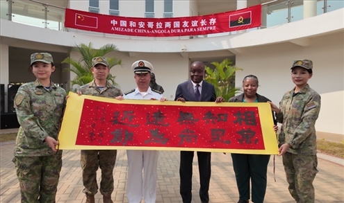 向內(nèi)圖大學贈送書法作品。內(nèi)圖大學孔子學院供圖