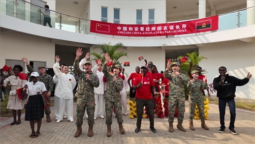 中安合唱歌曲《相親相愛》。內(nèi)圖大學孔子學院供圖