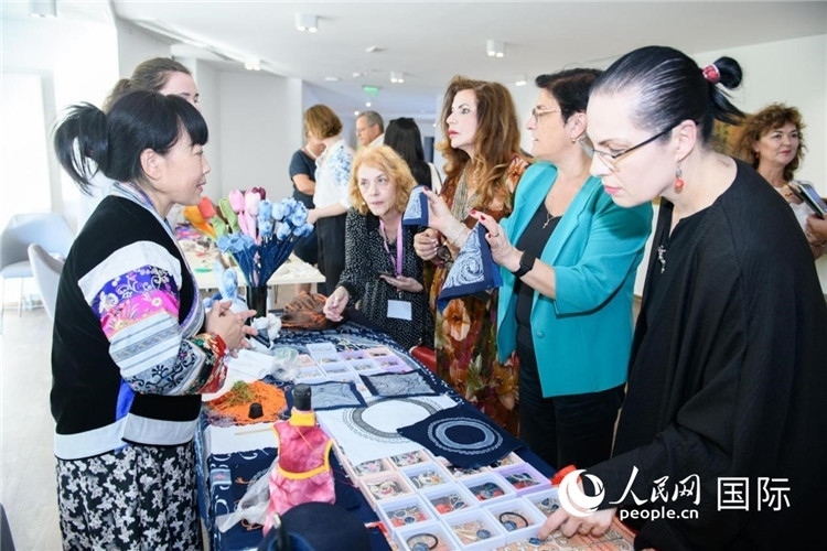 蠟染展示。傅永山攝