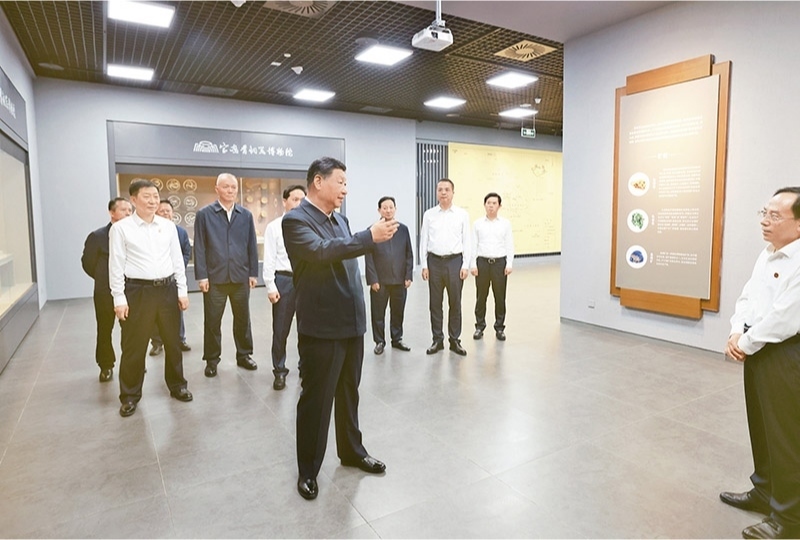 2024年9月10日，中共中央總書記、國家主席、中央軍委主席習(xí)近平在前往甘肅考察途中，來到陜西省寶雞市參觀寶雞青銅器博物院。 新華社記者 王曄/攝