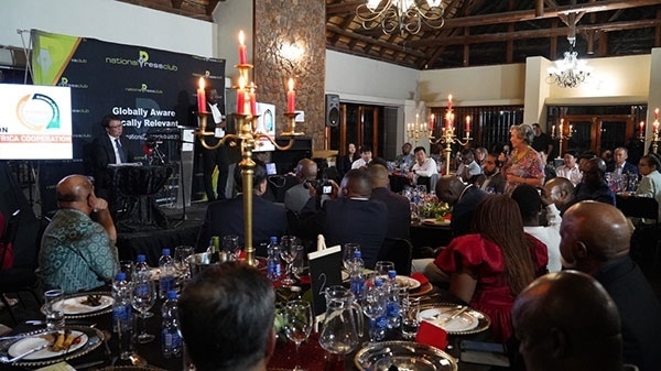 吳大使回答記者提問。人民網 劉暢攝