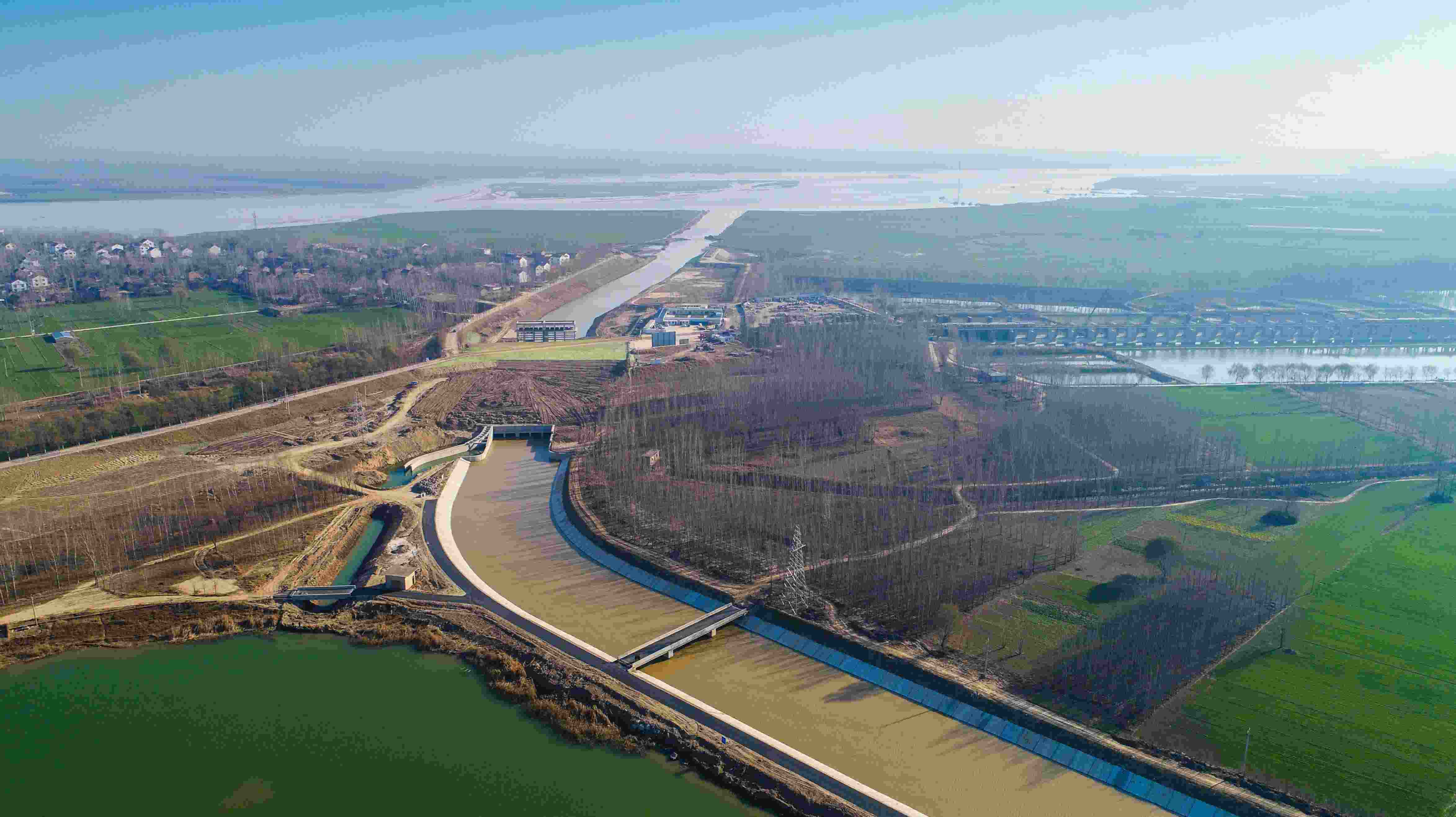 實(shí)施引黃入冀調(diào)水，助力華北地下水超采綜合治理和白洋淀生態(tài)環(huán)境修復(fù)。水利部水資源局供圖