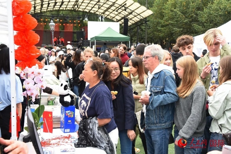 斯德哥爾摩中秋游園會。人民網(wǎng)記者 殷淼