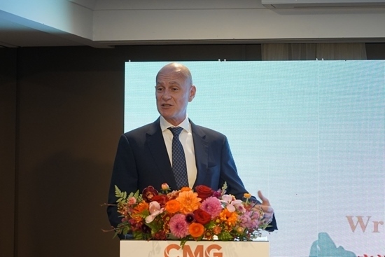 澳大利亞旅游局東半球市場及國際航司業(yè)務(wù)執(zhí)行總經(jīng)理何安哲在活動上致辭。張舒惠攝