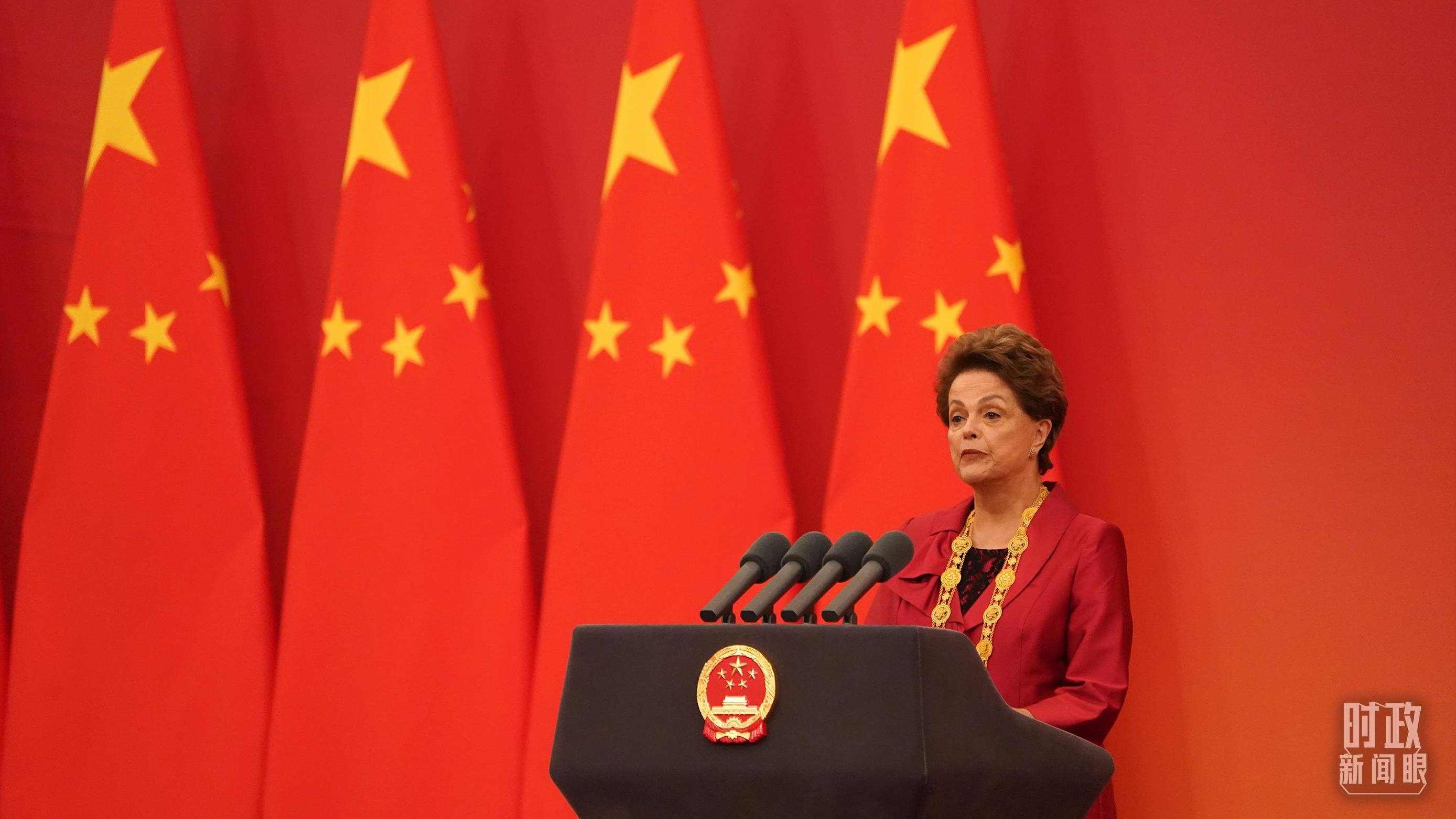 “友誼勛章”獲得者迪爾瑪·羅塞芙在頒授儀式上發(fā)言。（總臺(tái)記者李晉拍攝）