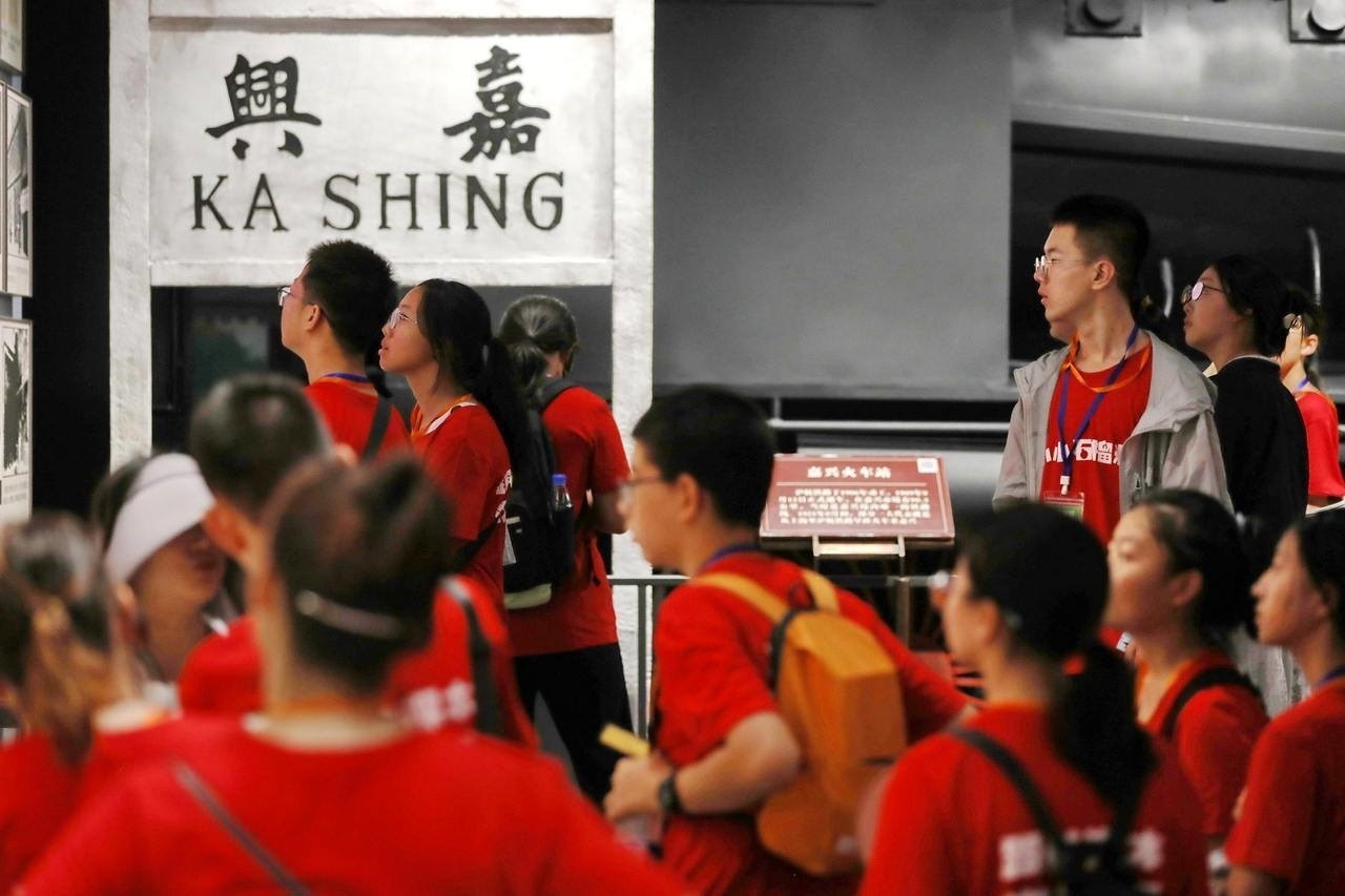 青少年參觀嘉興市南湖革命紀念館。拍友 金鵬 攝