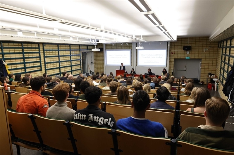 中國駐瑞典大使崔愛民訪問烏普薩拉大學(xué)并發(fā)表演講。中國駐瑞典大使館供圖