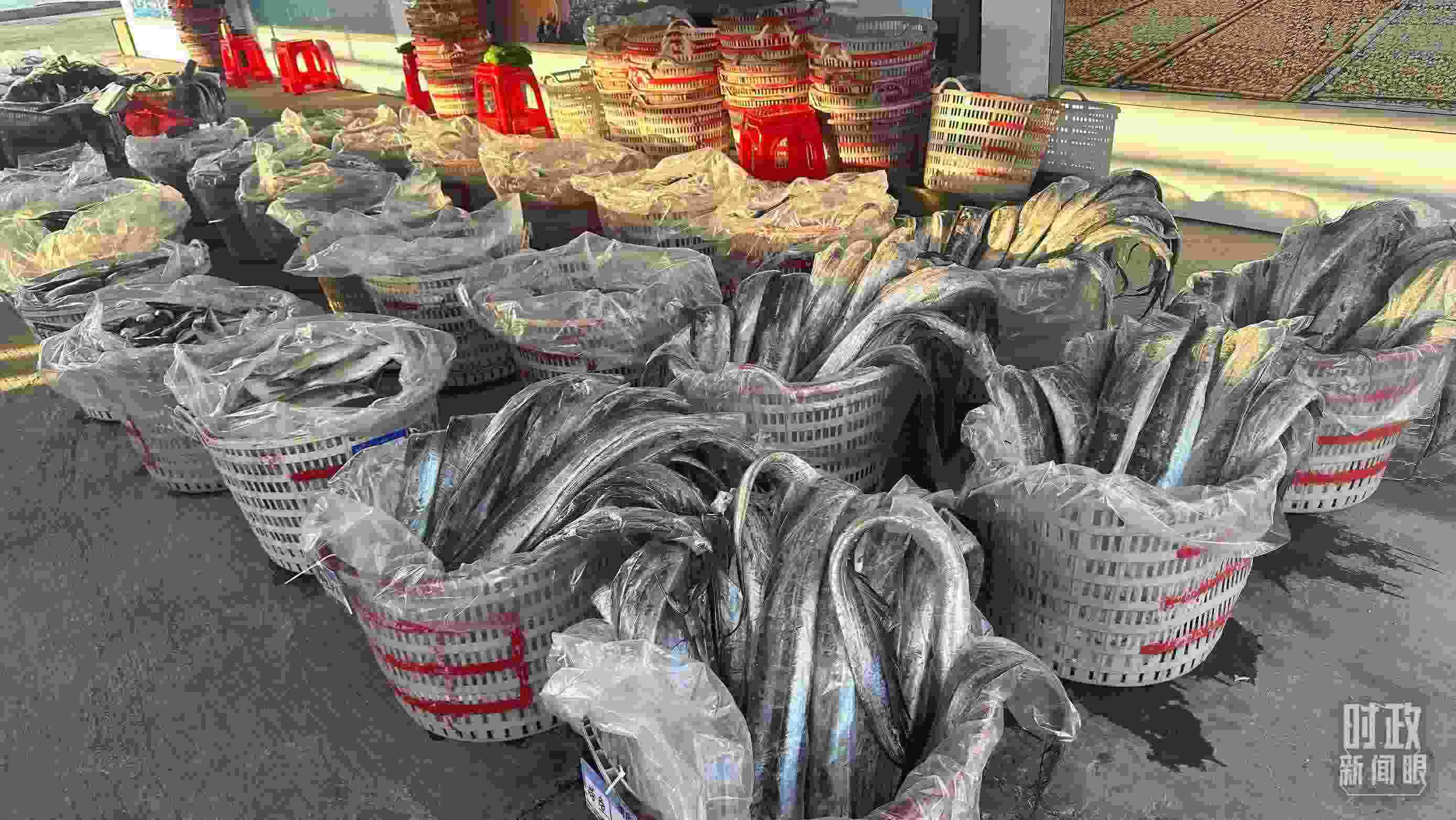 △澳角村的海產(chǎn)品。（總臺(tái)央視記者覃思拍攝）