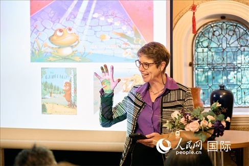 英國筷子俱樂部“接觸中國”項目聯合負責人童海珍致辭 楊浩鵬攝