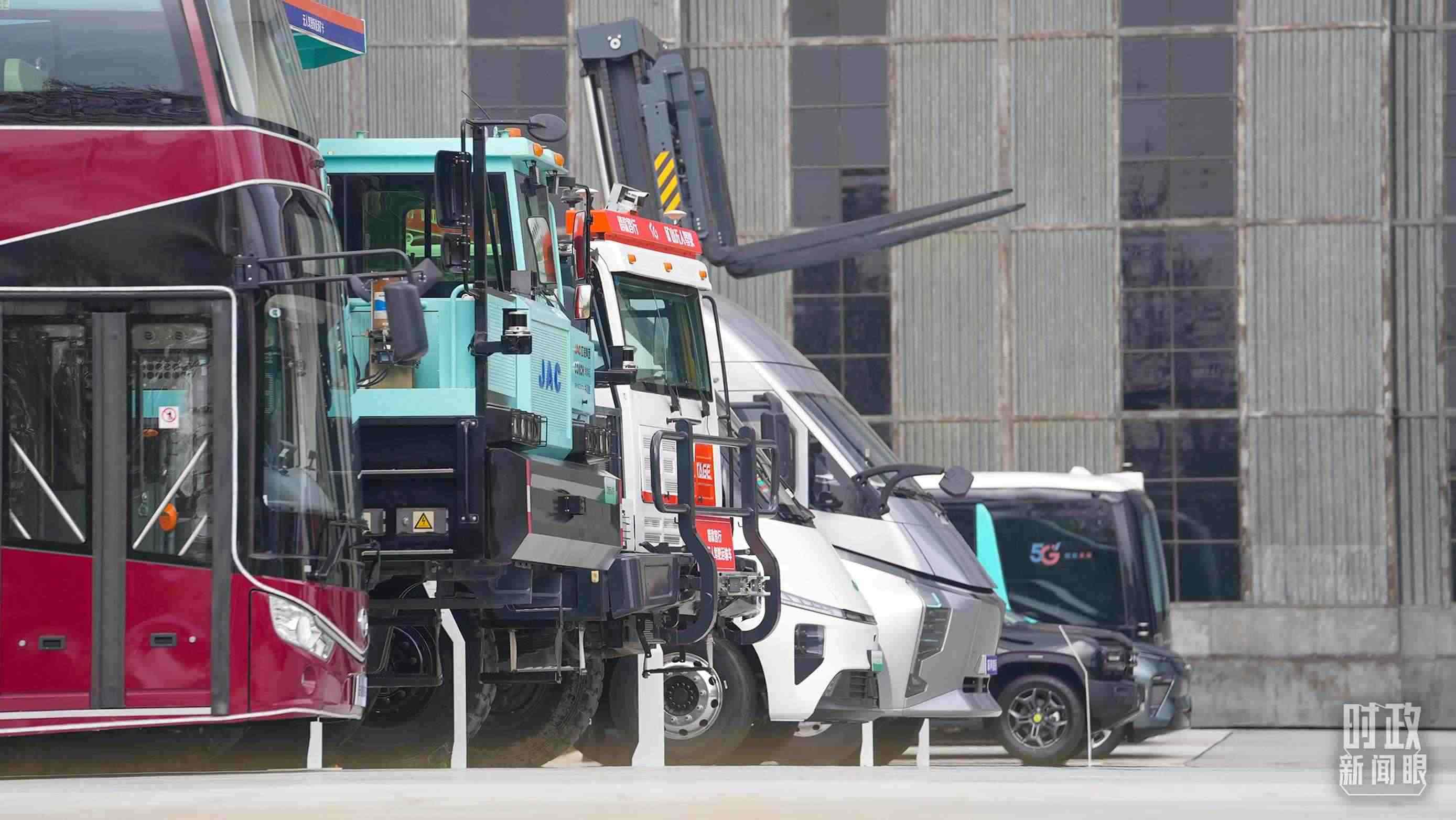 △安徽省重大科技創(chuàng)新成果集中展示展出的新能源汽車。（總臺(tái)央視記者金雨秋拍攝）