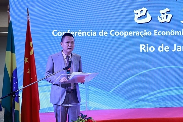 中國(guó)駐里約熱內(nèi)盧總領(lǐng)館副總領(lǐng)事王尉育在活動(dòng)現(xiàn)場(chǎng)致辭。人民網(wǎng)記者 陳海琪攝