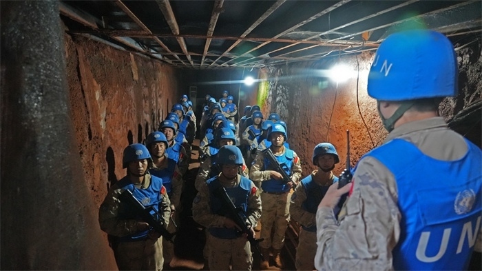 進(jìn)入地下掩體隱蔽。王軍杰攝