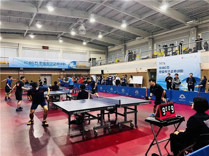 圖為中韓業(yè)余乒乓球友誼賽現(xiàn)場(chǎng)。 首爾中國(guó)文化中心供圖