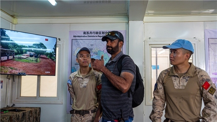 核查官員稱贊。王軍杰攝