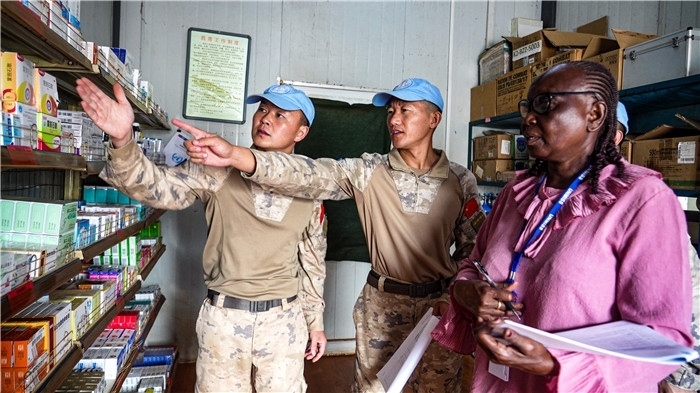 核查儲存藥品。王軍杰攝