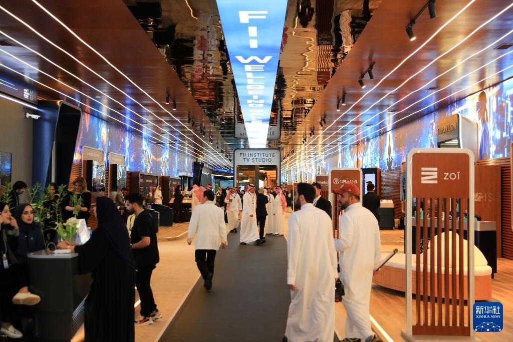 10月31日，在沙特阿拉伯首都利雅得，人們參加第八屆沙特“未來投資倡議”大會。新華社記者 隋先凱 攝
