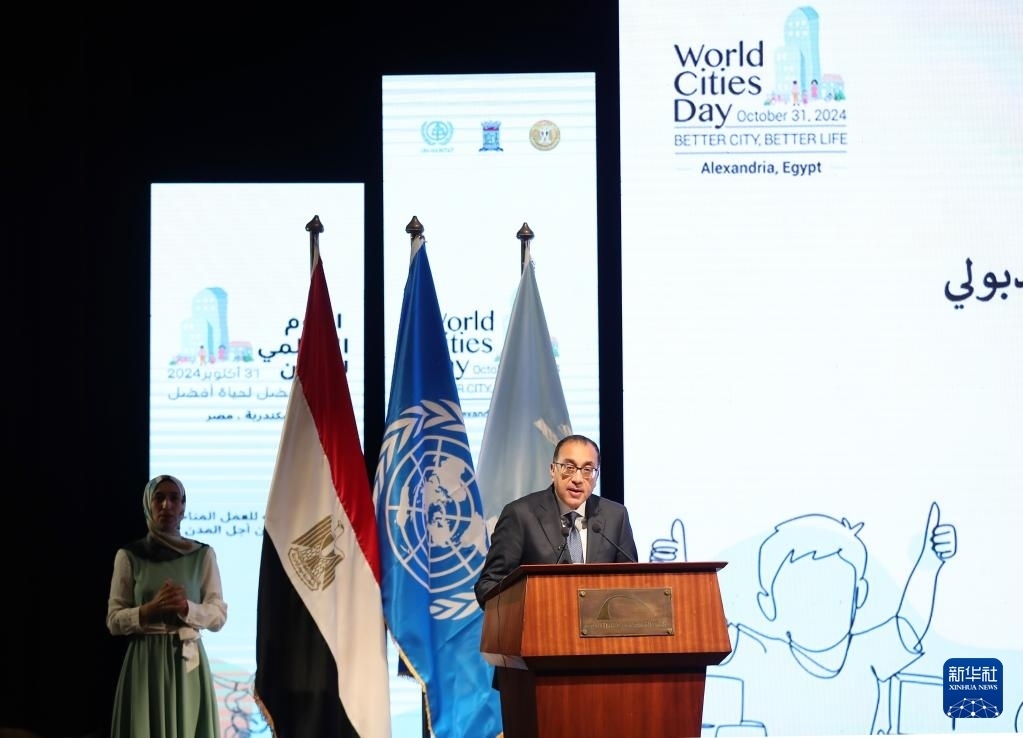 10月31日，在埃及亞歷山大，埃及總理馬德布利在活動(dòng)上致辭。新華社記者 王東震 攝