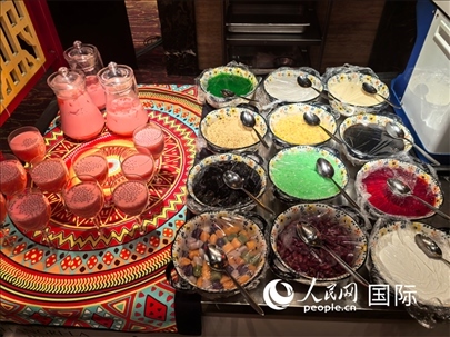 馬來西亞美食節(jié)現(xiàn)場準(zhǔn)備的美食。人民網(wǎng) 楊春燕攝