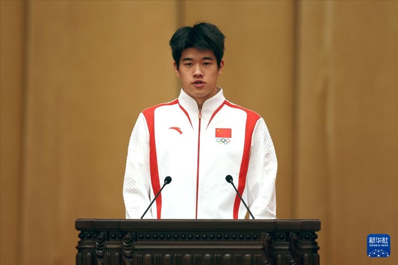 11月15日，游泳運(yùn)動(dòng)員潘展樂在報(bào)告會(huì)上發(fā)言。新華社記者 李明 攝