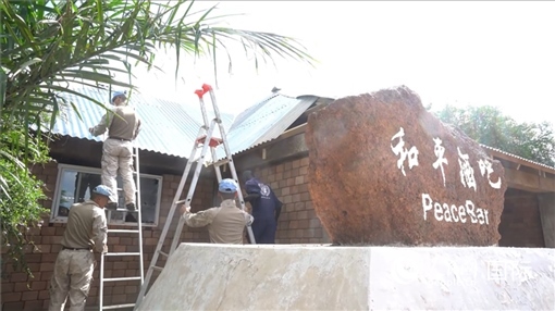 ▲搭設固定文娛設施房頂（秦貴君攝）