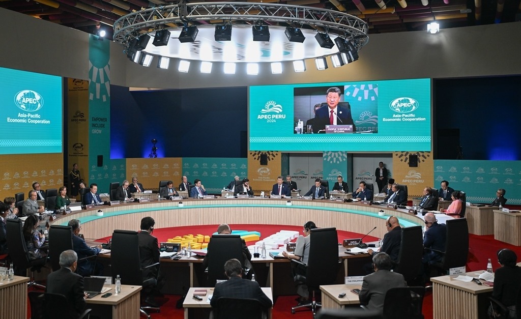 當(dāng)?shù)貢r間11月16日上午，亞太經(jīng)合組織第三十一次領(lǐng)導(dǎo)人非正式會議在秘魯利馬會議中心舉行。國家主席習(xí)近平出席會議并發(fā)表題為《共擔(dān)時代責(zé)任 共促亞太發(fā)展》的重要講話。新華社記者 謝環(huán)馳 攝