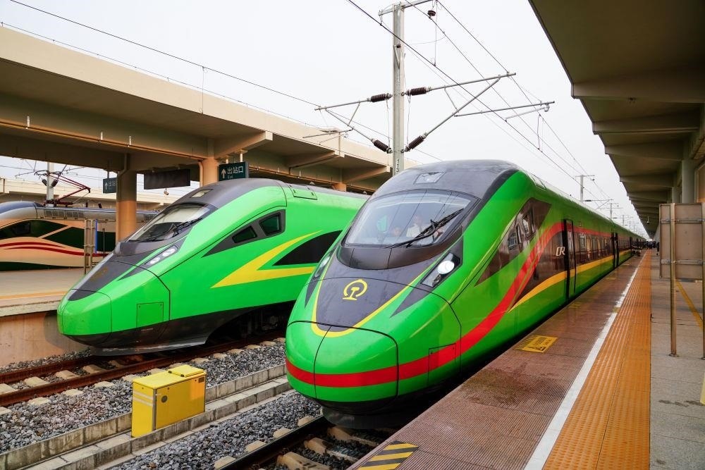 截至2024年7月5日，中老鐵路國際旅客列車累計開行滿1000列，極大地便利了沿線民眾出行。