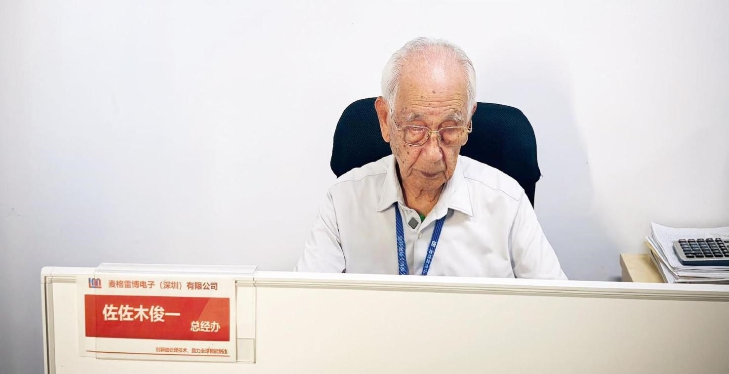 佐佐木俊一在工位上工作。（本刊記者 馮璐／攝）