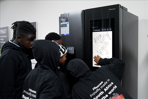 海信智能冰箱吸引南非人。海信南非公司供圖