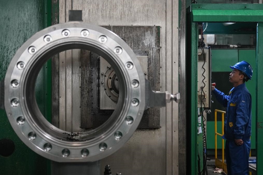 2023年2月14日，沈陽鼓風(fēng)機(jī)集團(tuán)股份有限公司的工人在車間工作。新華社記者 潘昱龍 攝