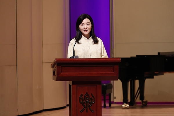 中央音樂(lè)學(xué)院黨委書記、中國(guó)民族管弦樂(lè)學(xué)會(huì)胡琴專業(yè)委員會(huì)會(huì)長(zhǎng)于紅梅致辭。中國(guó)民族管弦樂(lè)學(xué)會(huì)胡琴專業(yè)委員會(huì)供圖