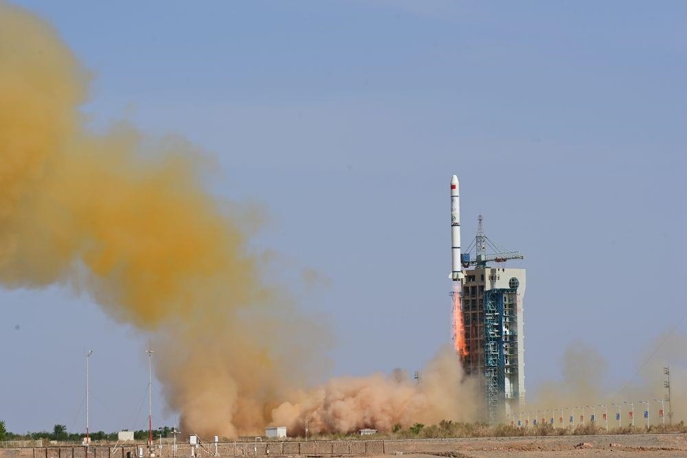 △2023年5月21日16時(shí)，我國(guó)在酒泉衛(wèi)星發(fā)射中心采用長(zhǎng)征二號(hào)丙運(yùn)載火箭，成功發(fā)射首顆內(nèi)地與澳門合作研制的空間科學(xué)衛(wèi)星“澳門科學(xué)一號(hào)”。