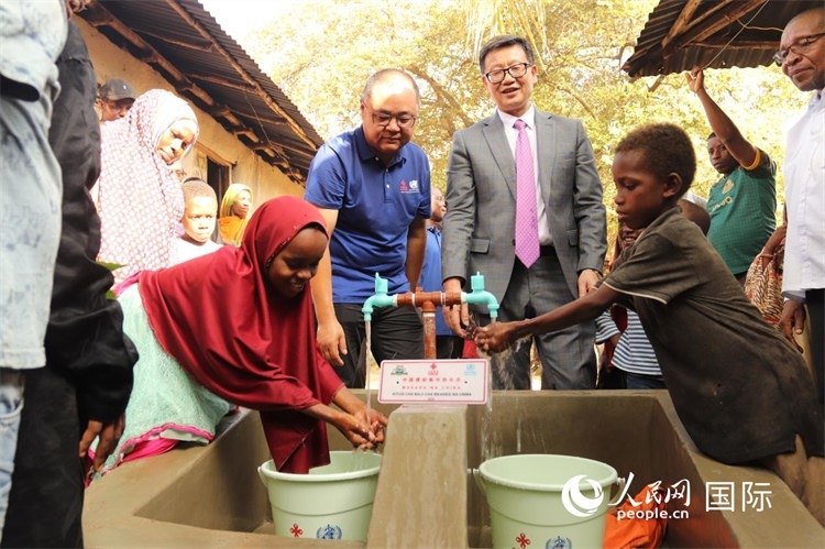 安全供水工程揭牌儀式現場。施亮攝