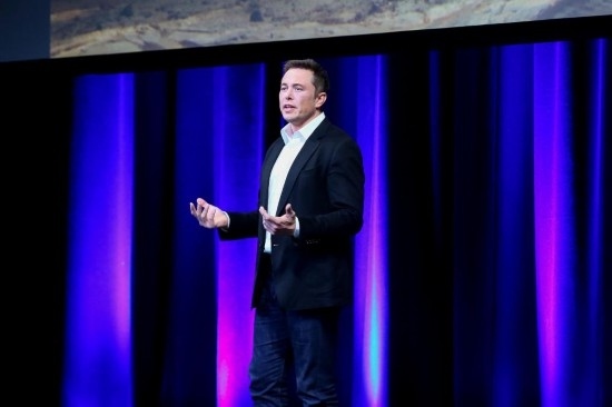  2017年9月29日，在澳大利亞阿德萊德，美國(guó)企業(yè)家埃隆·馬斯克在第68屆國(guó)際宇航大會(huì)閉幕式前做主旨演講。新華社發(fā)（閆寒?dāng)z）