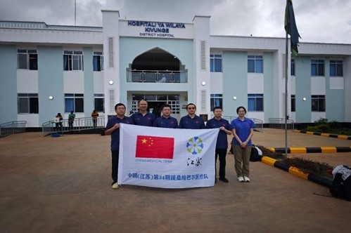 中國援桑給巴爾醫(yī)療隊在基文吉區(qū)醫(yī)院開展相關(guān)活動。中國援桑醫(yī)療隊供圖