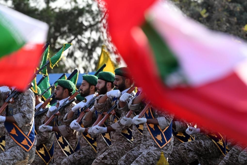 2024年9月21日，伊朗軍人在首都德黑蘭參加閱兵式。新華社記者沙達(dá)提攝