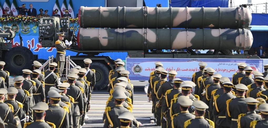 這是2024年9月21日在伊朗首都德黑蘭拍攝的閱兵式現(xiàn)場。新華社記者沙達(dá)提攝