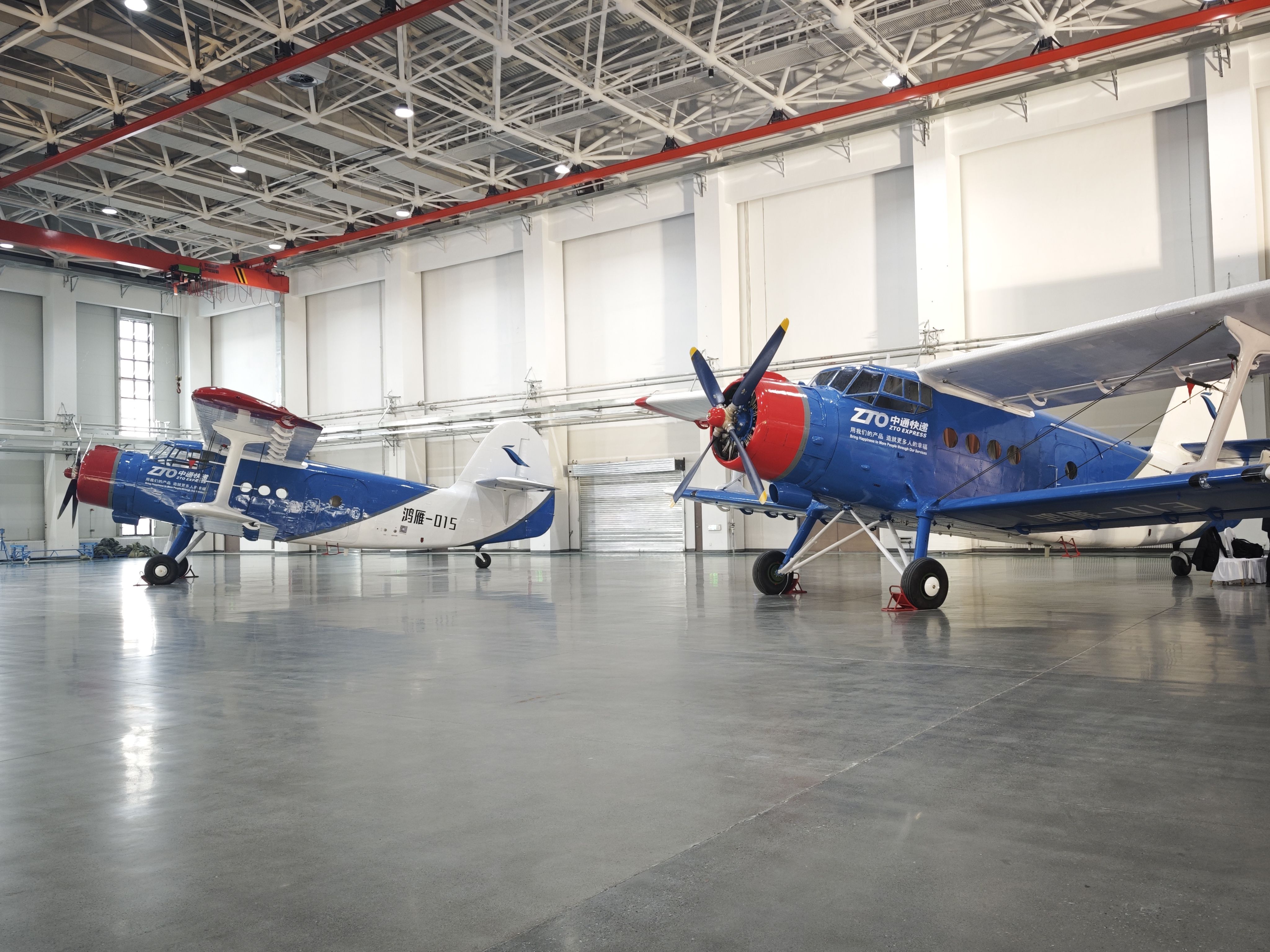 1月20日，停放在交付現場的大型無人機鴻雁（HY100）。新華社記者 茍立鋒 攝