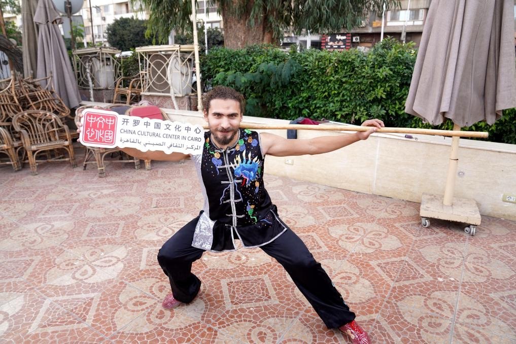 埃及民眾參與中國(guó)文化體驗(yàn)活動(dòng)。開(kāi)羅中國(guó)文化中心供圖