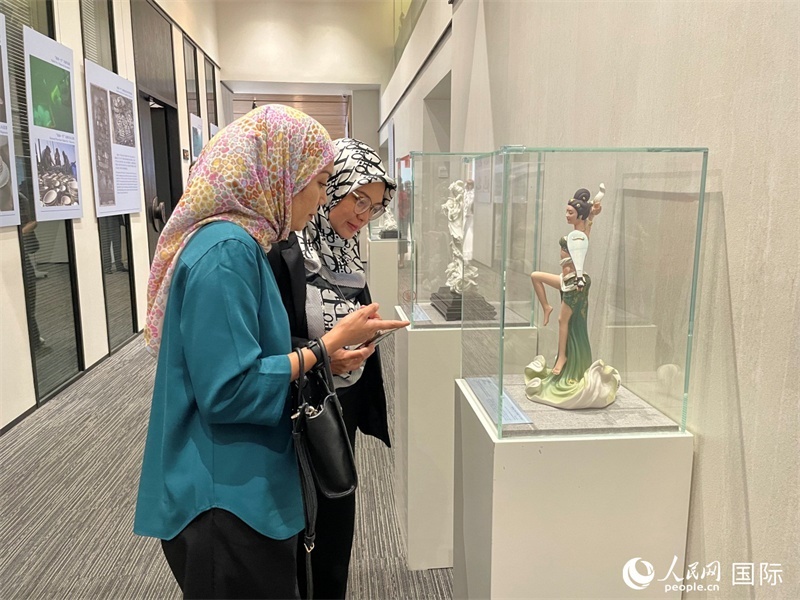 觀眾在參觀展覽。 人民網(wǎng)記者 劉慧攝