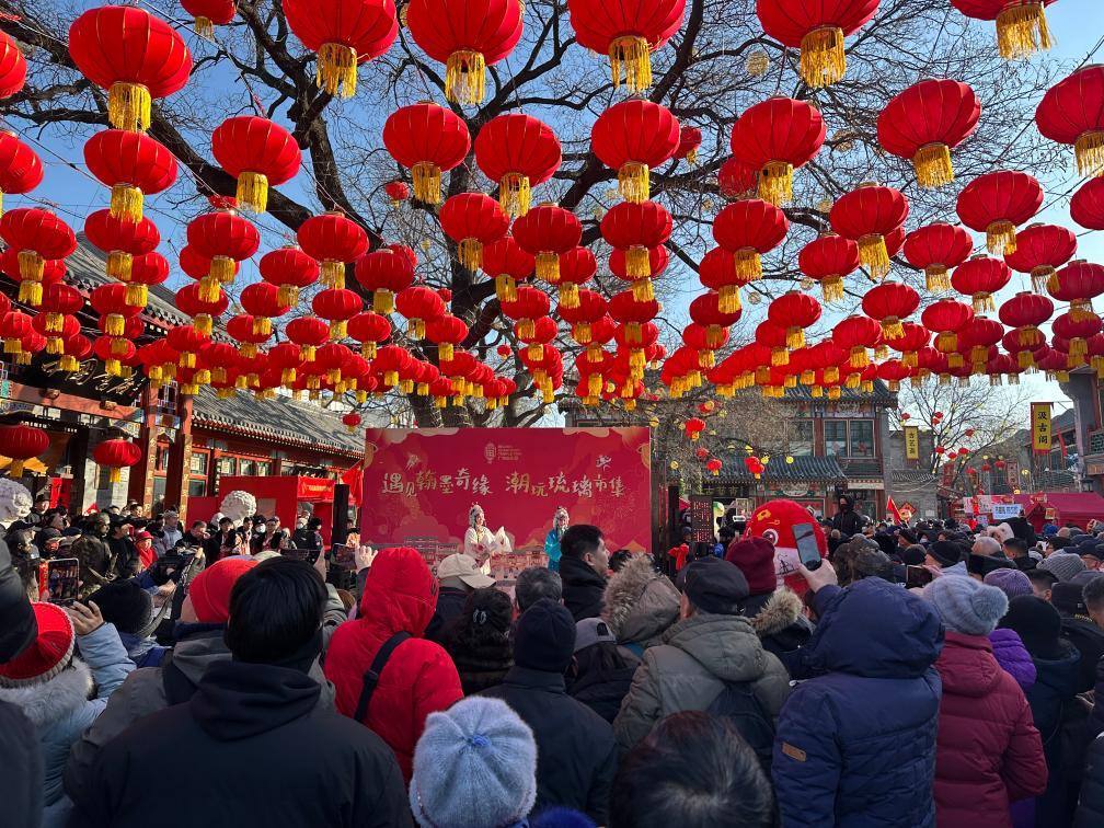 1月29日，市民游客在北京廠甸廟會感受濃濃年味。新華社記者 楊淑君 攝
